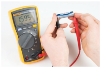 Figure 2.19 Measuring the emf of a cell